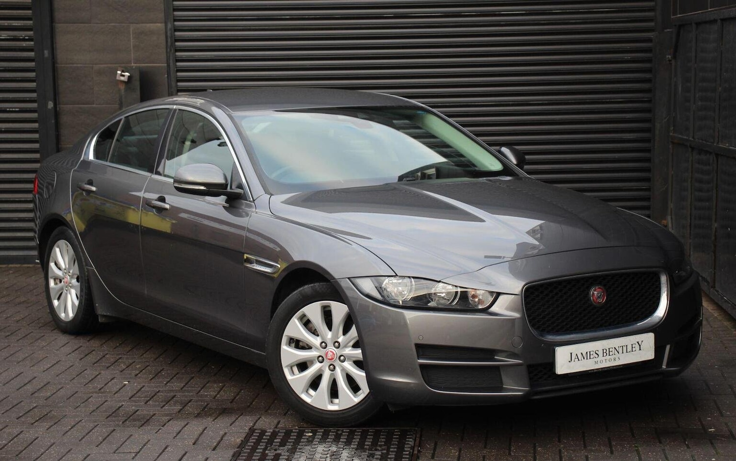 Used Jaguar XE 2016 for sale - 76120280: Photo 1