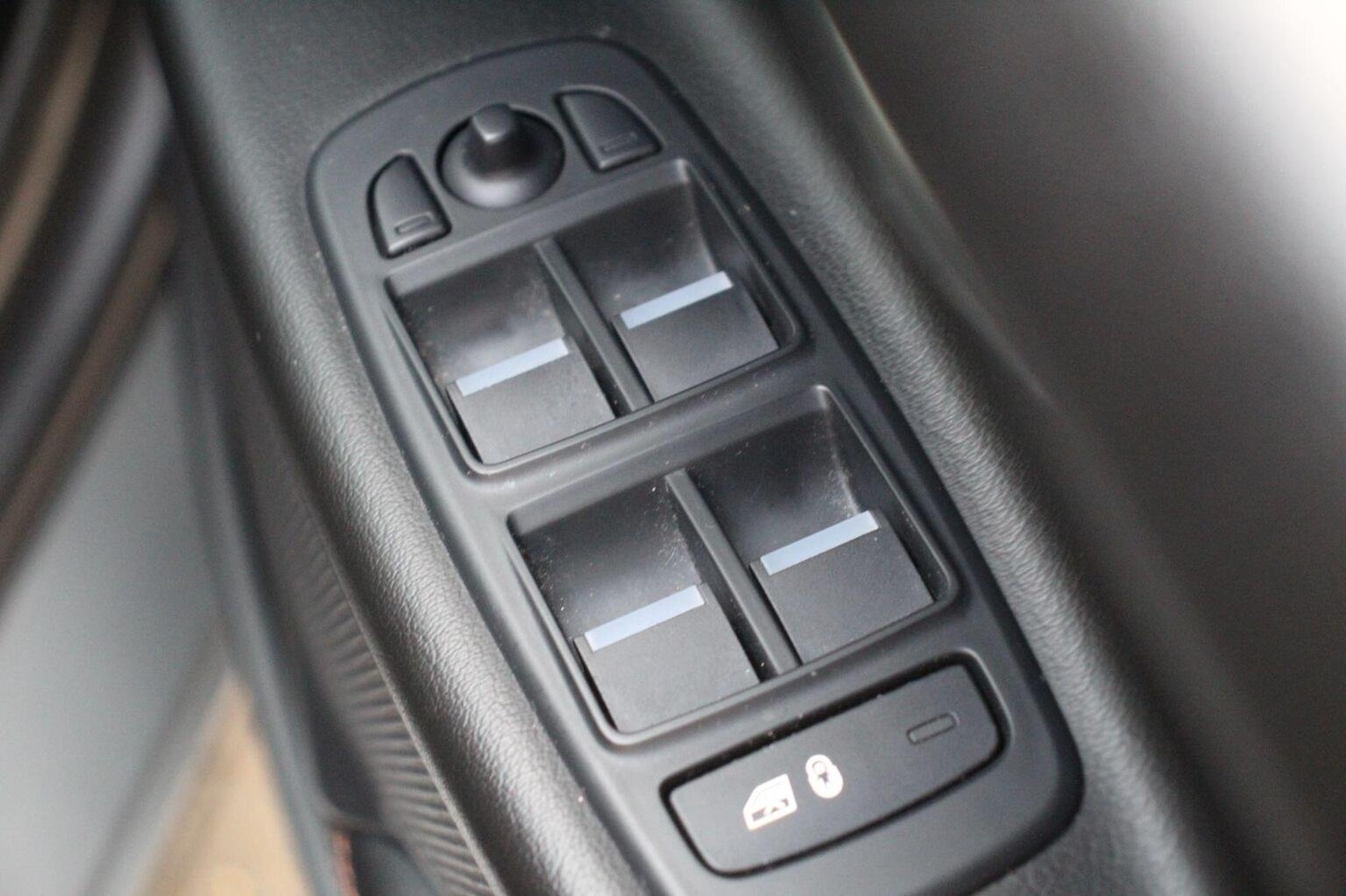 Used Jaguar XE 2016 for sale - 76120280: Photo 14