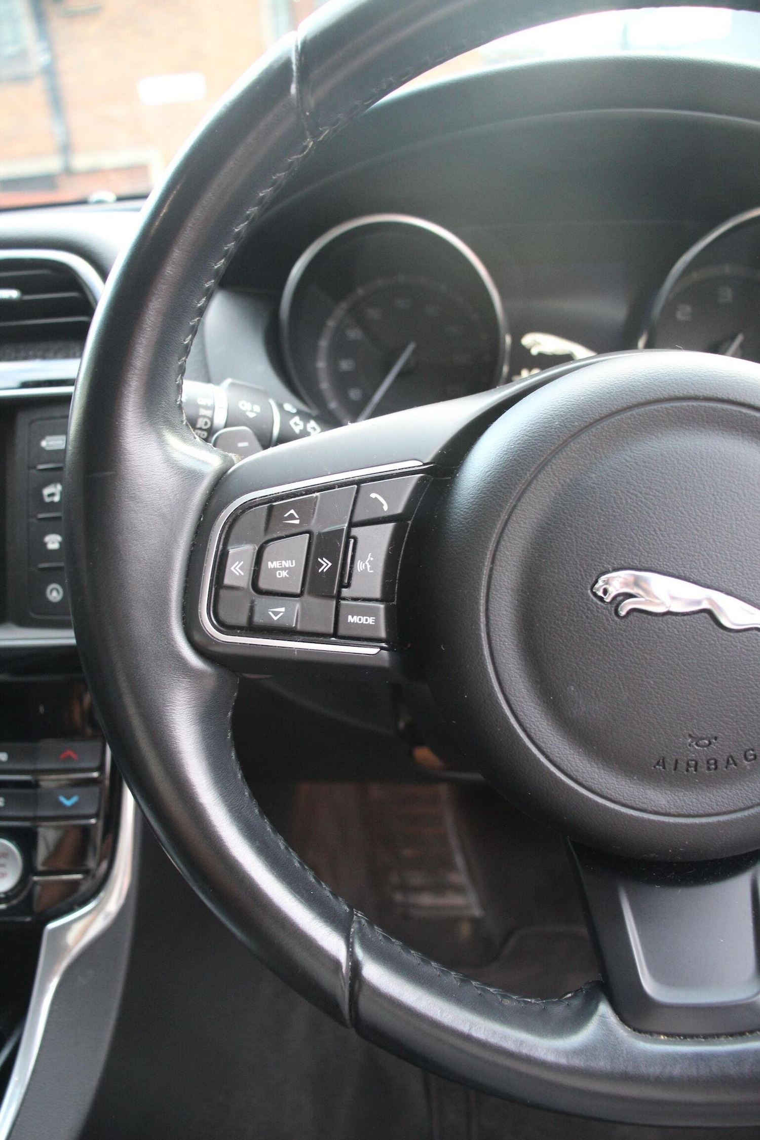 Used Jaguar XE 2016 for sale - 76120280: Photo 28
