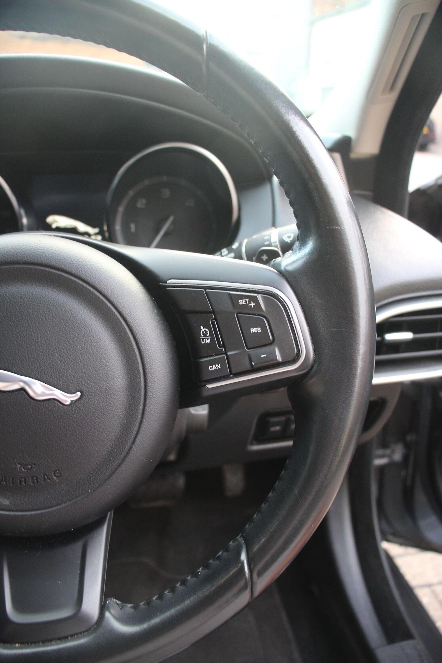 Used Jaguar XE 2016 for sale - 76120280: Photo 29