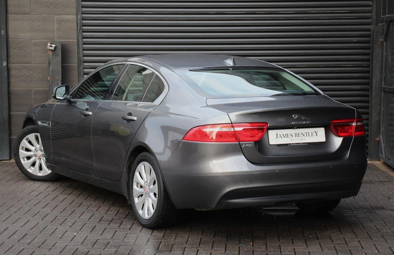 Used Jaguar XE 2016 for sale - 76120280: Photo 5