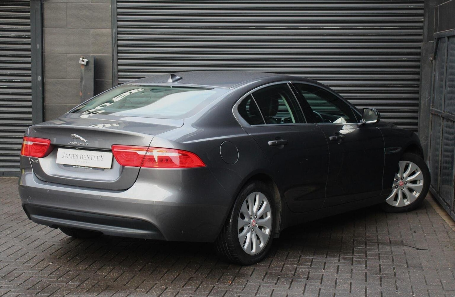 Used Jaguar XE 2016 for sale - 76120280: Photo 9
