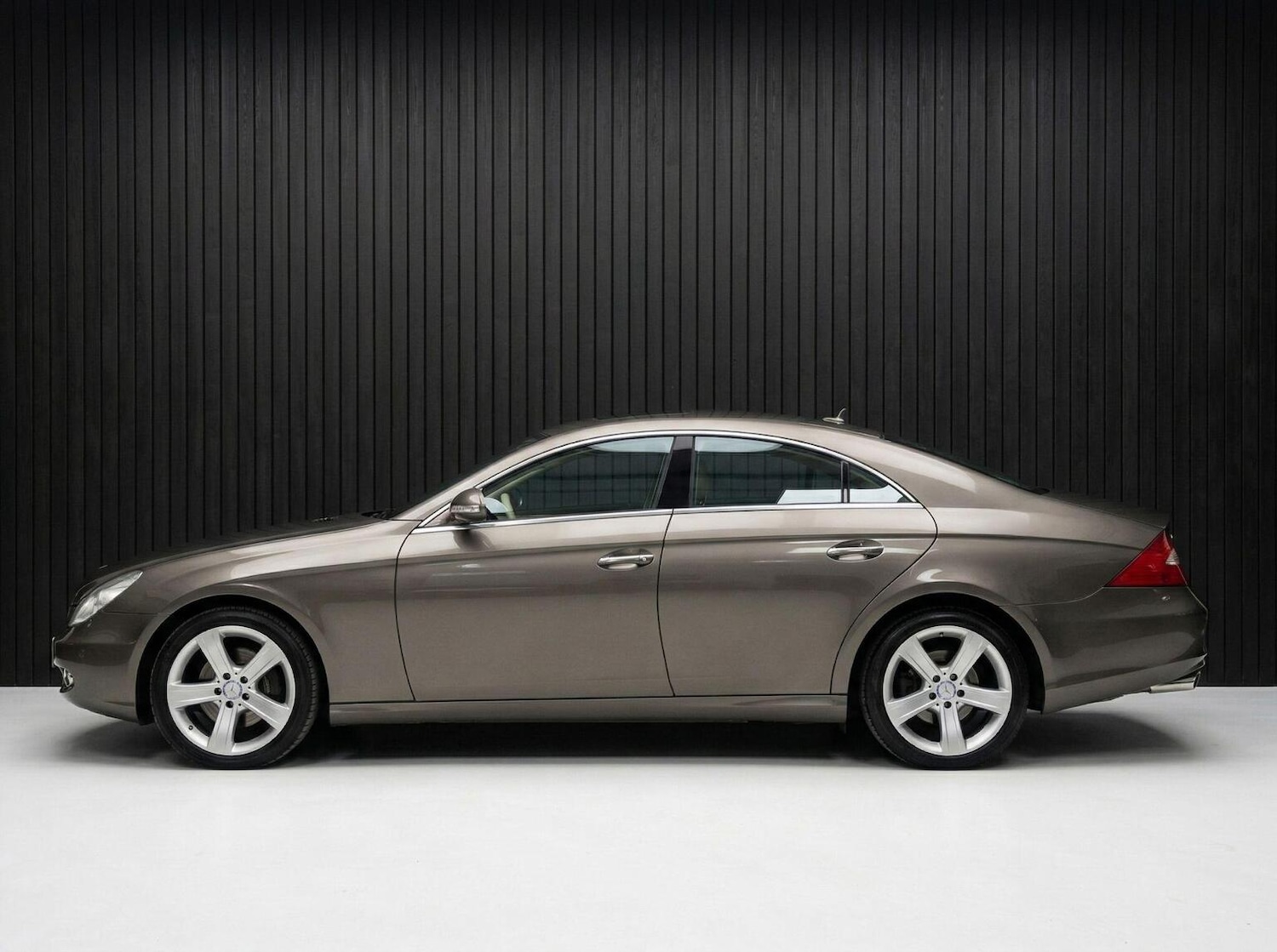 Used Mercedes-Benz CLS 2009 for sale - 77807221: Photo 4