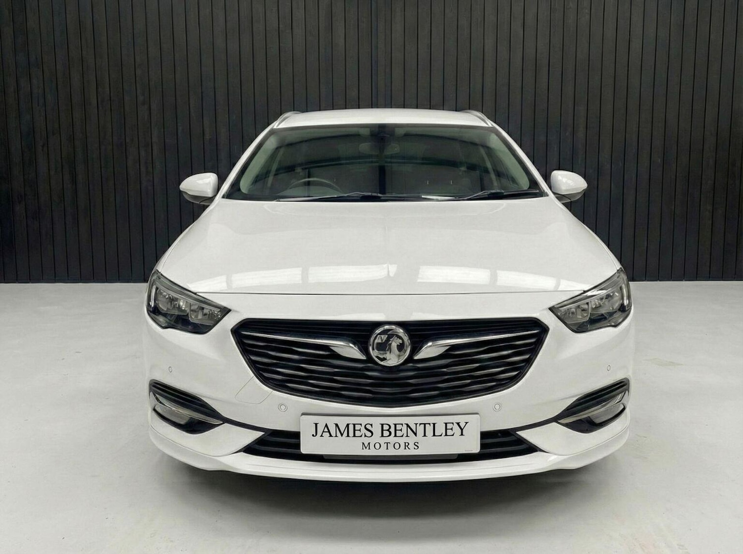 Used Vauxhall Insignia 2018 for sale - 77656373: Photo 2