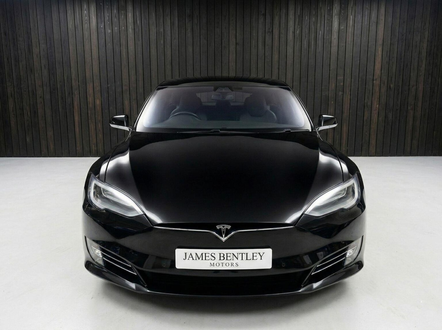 Used Tesla Model S 2017 for sale - 77742870: Photo 2