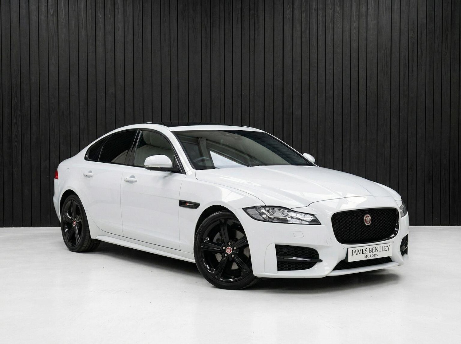 Used Jaguar XF 2017 for sale - 78134948: Photo 1
