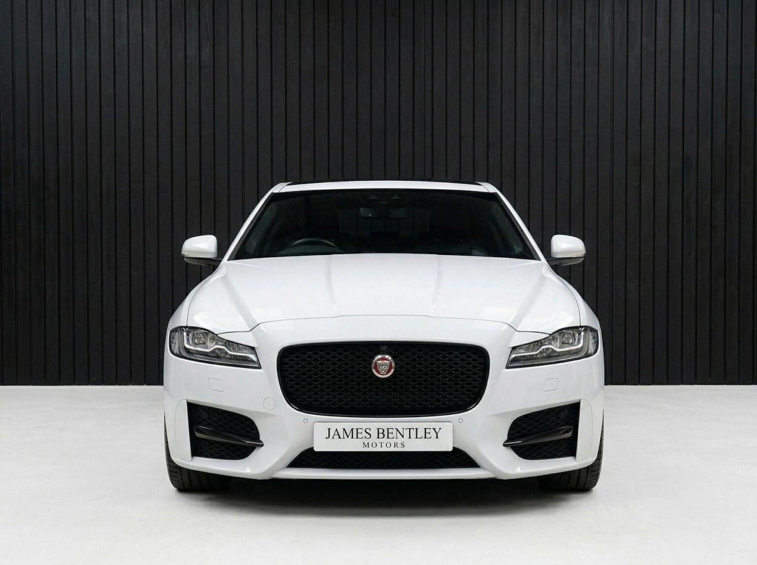 Used Jaguar XF 2017 for sale - 78134948: Photo 2