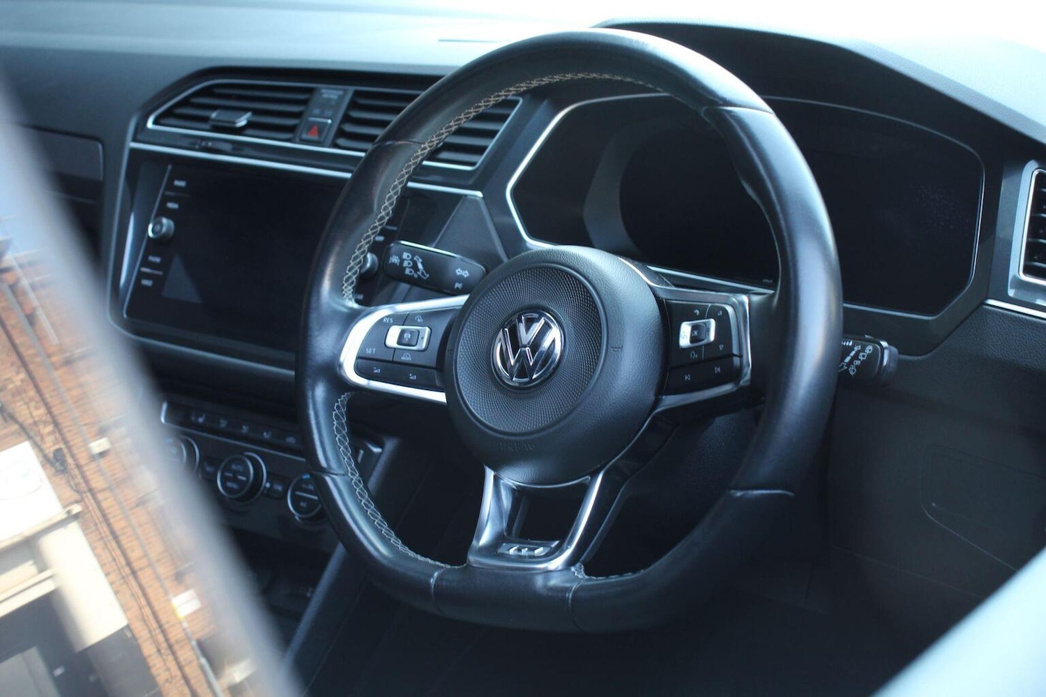 Used Volkswagen Tiguan 2017 for sale - 76884949: Photo 12