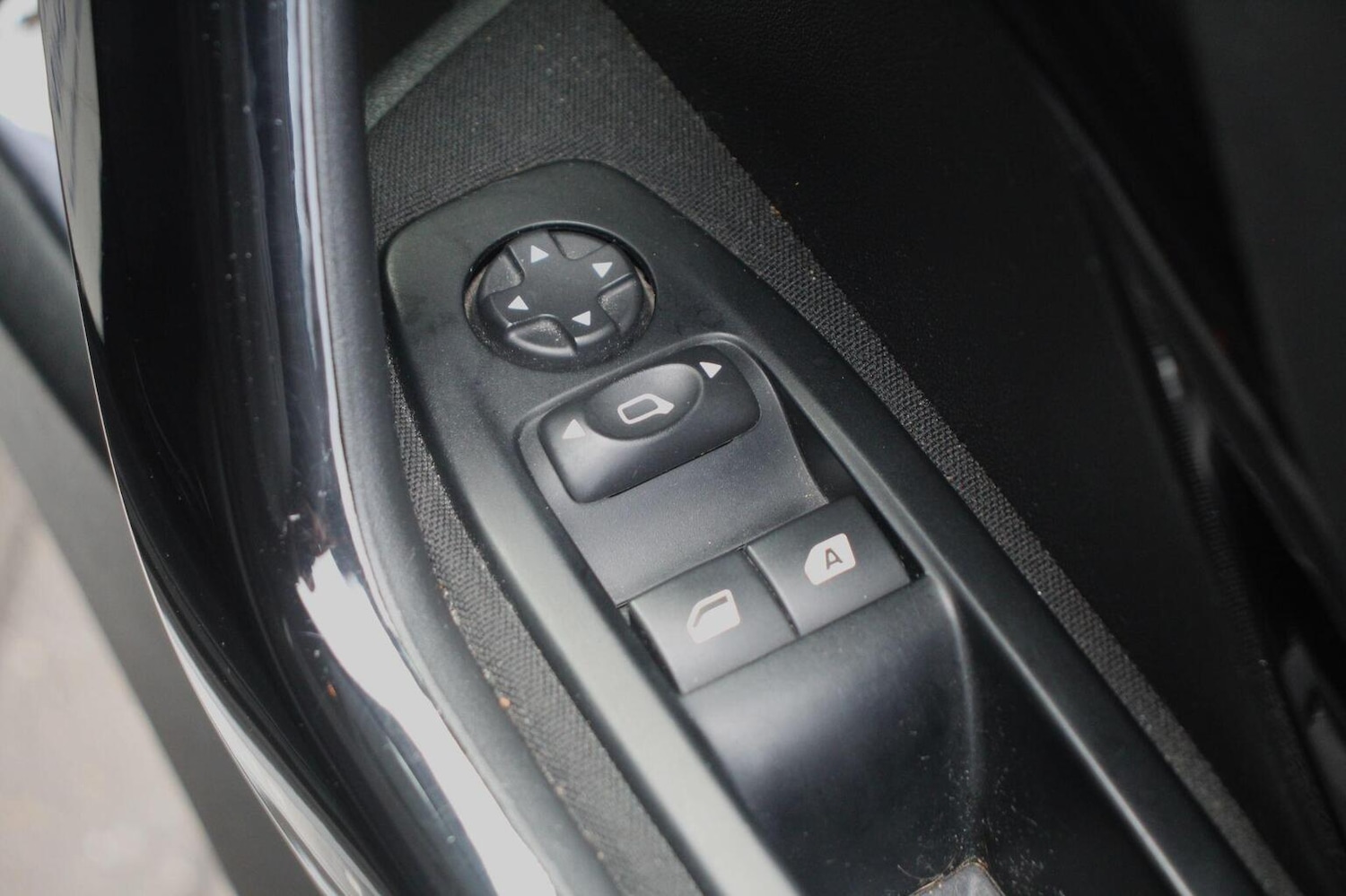 Used Peugeot 208 2013 for sale - 76631557: Photo 14