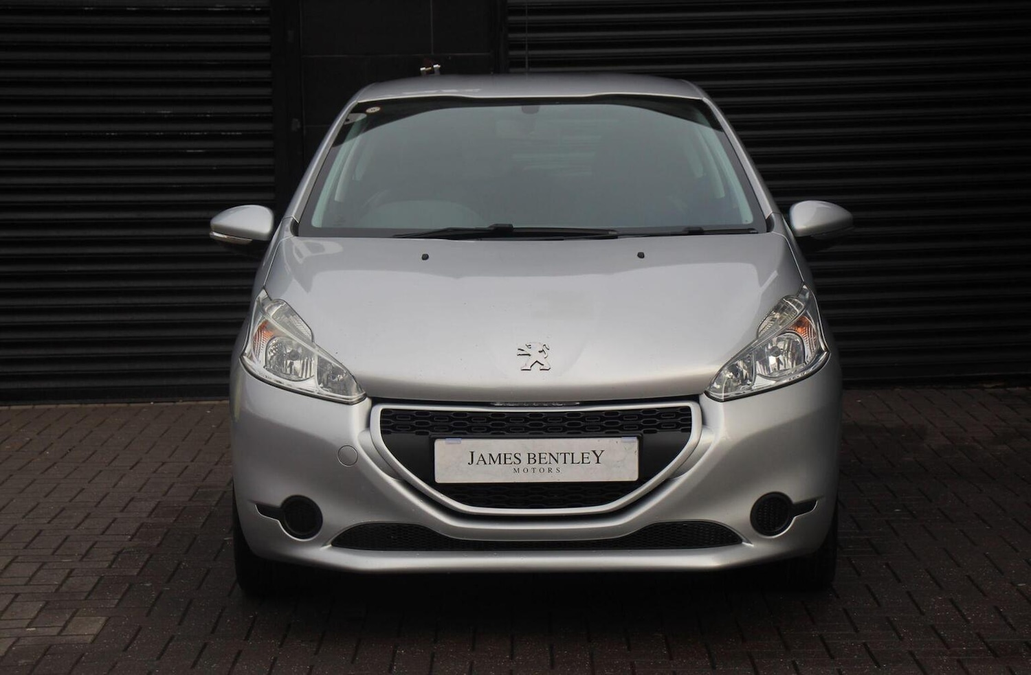 Used Peugeot 208 2013 for sale - 76631557: Photo 2