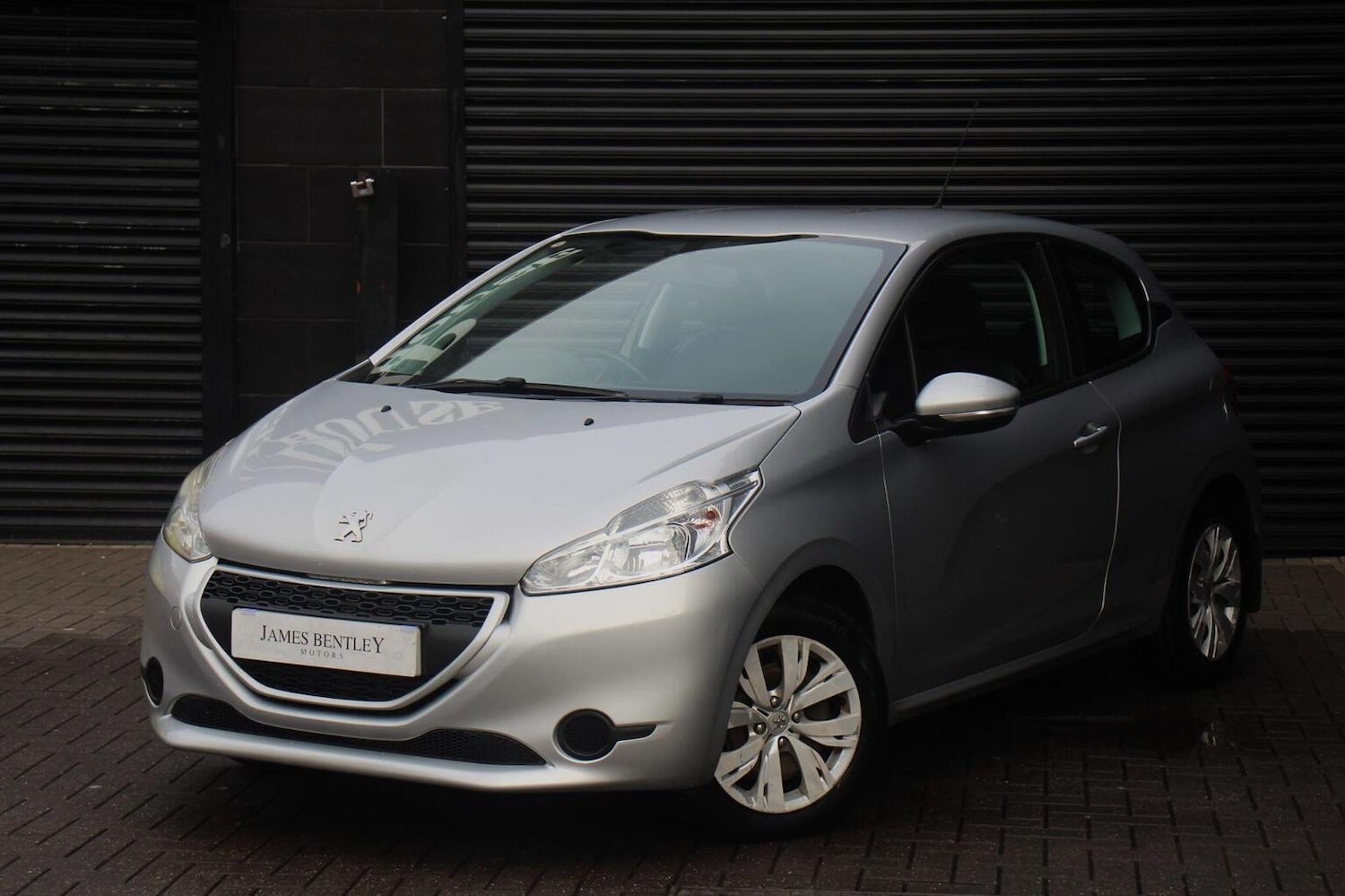 Used Peugeot 208 2013 for sale - 76631557: Photo 3