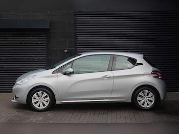 Used Peugeot 208 2013 for sale - 76631557: Photo