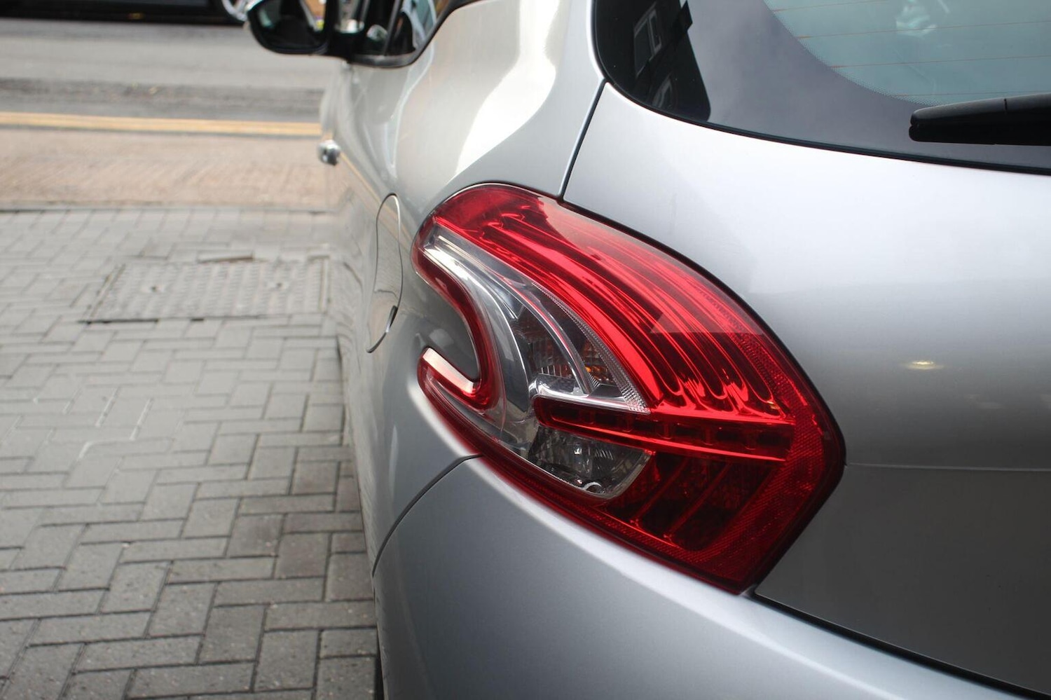 Used Peugeot 208 2013 for sale - 76631557: Photo 6