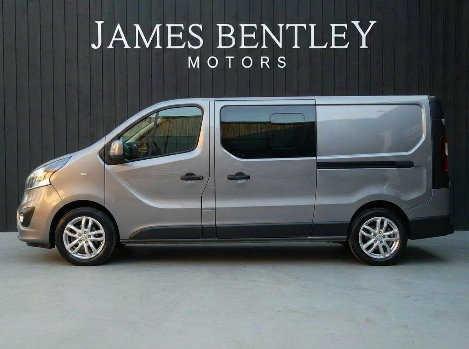 Used Vauxhall Vivaro 2016 for sale - 77342685: Photo 3