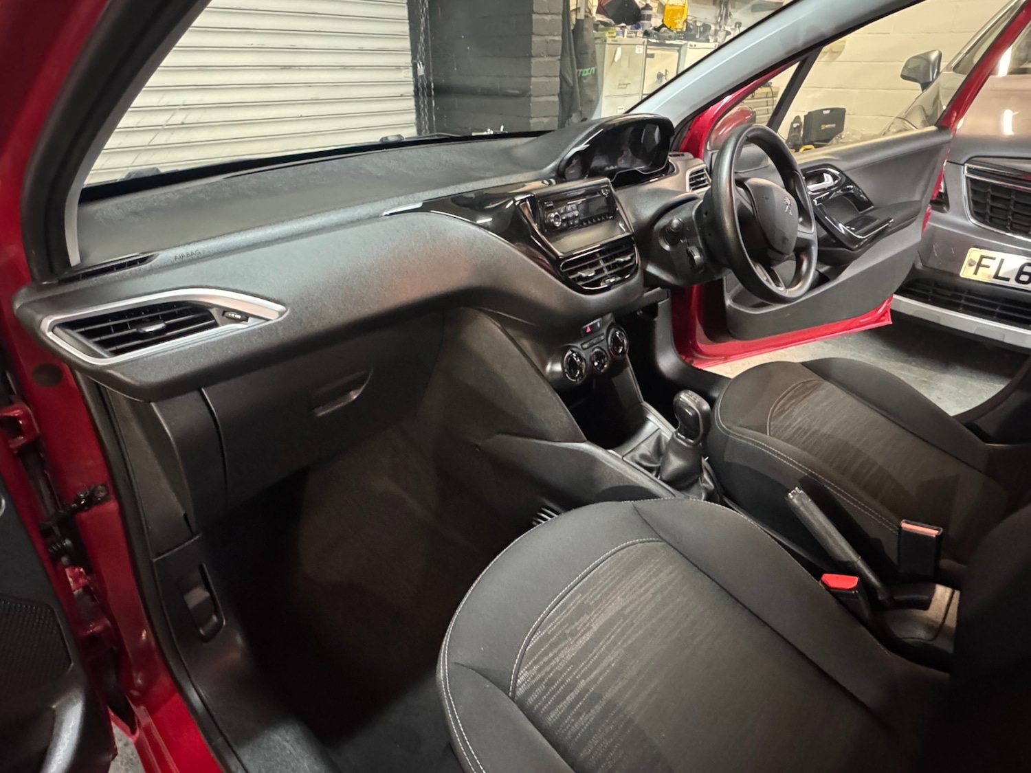 Used Peugeot 208 2014 for sale - 76427863: Photo 15