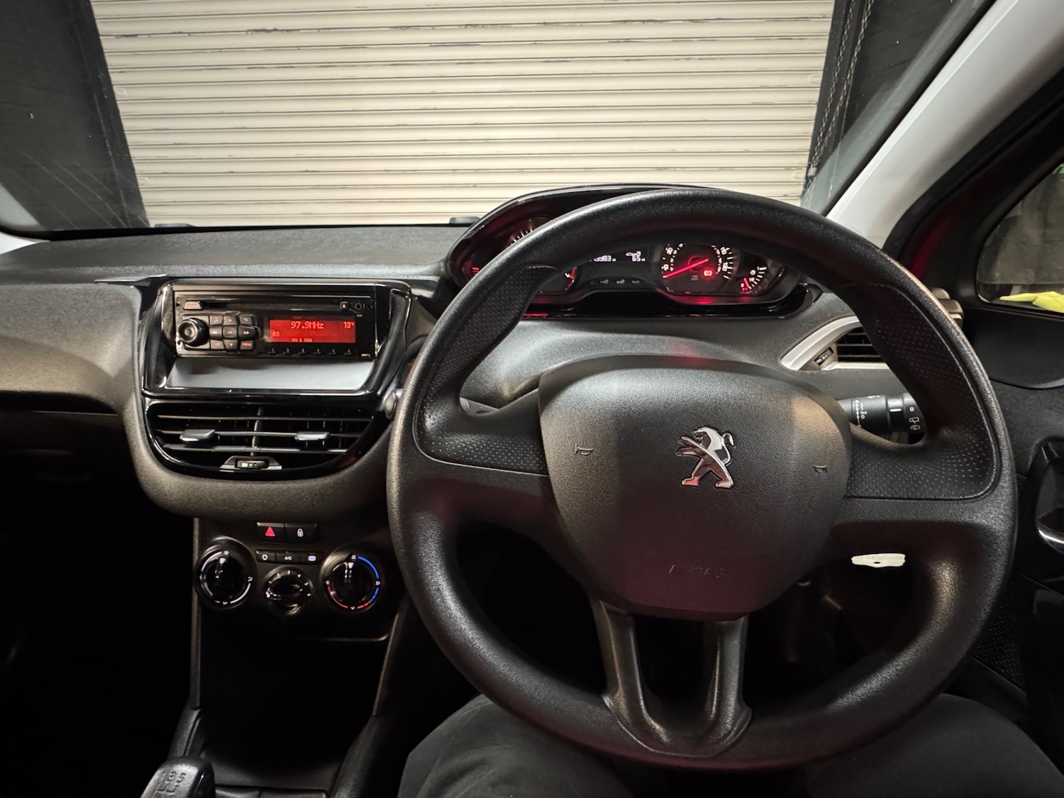 Used Peugeot 208 2014 for sale - 76427863: Photo 16