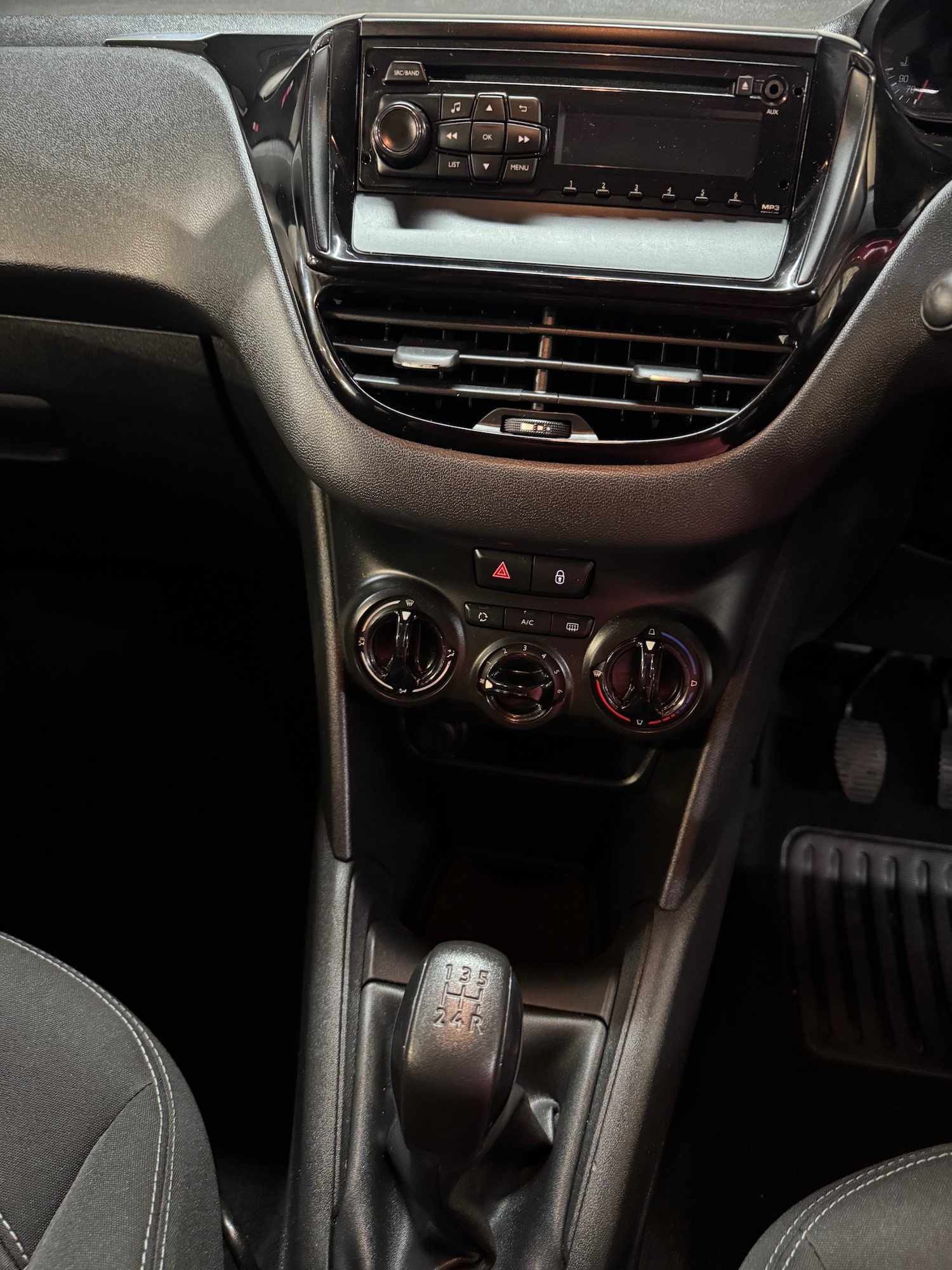 Used Peugeot 208 2014 for sale - 76427863: Photo 18