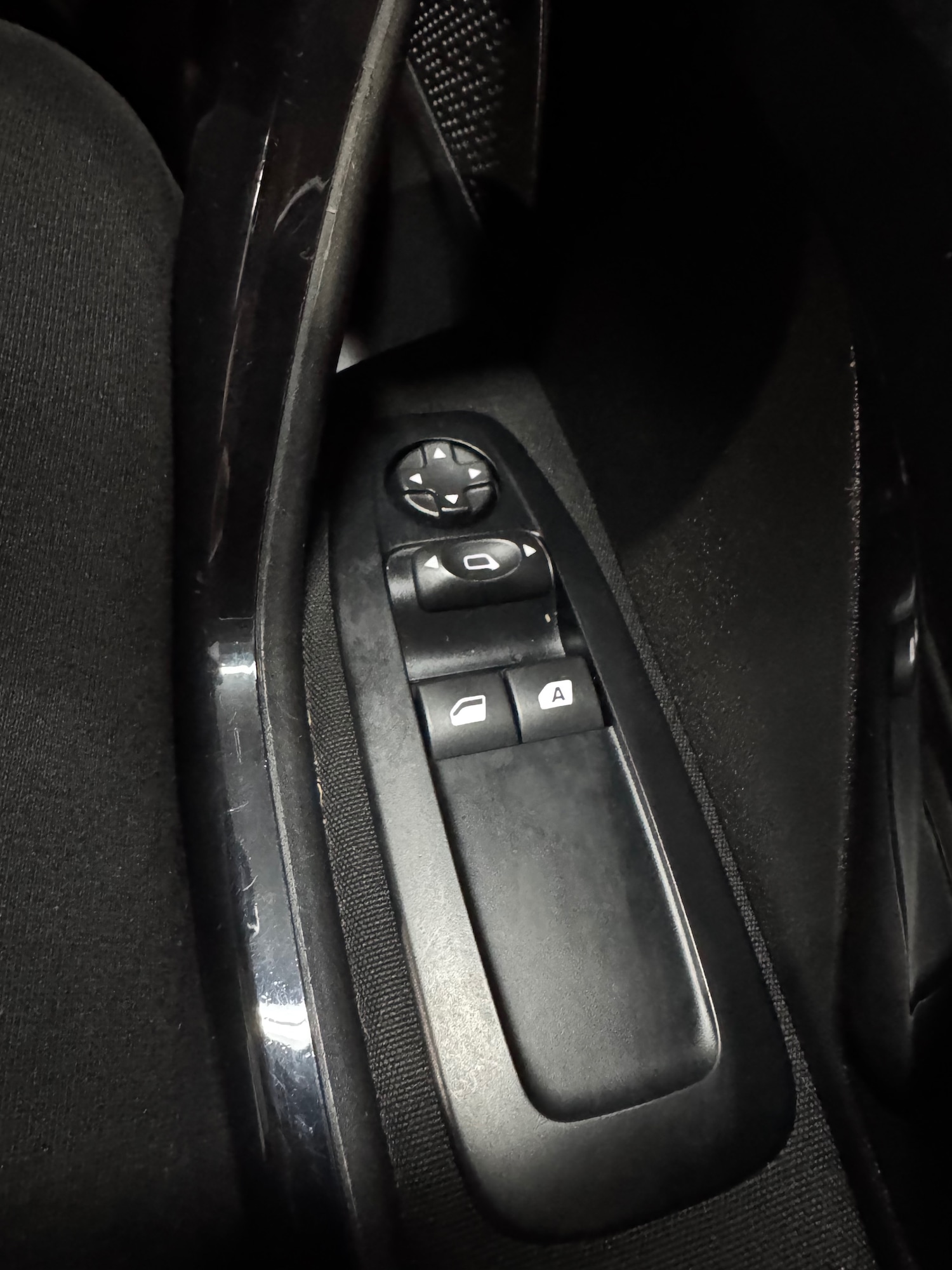 Used Peugeot 208 2014 for sale - 76427863: Photo 20