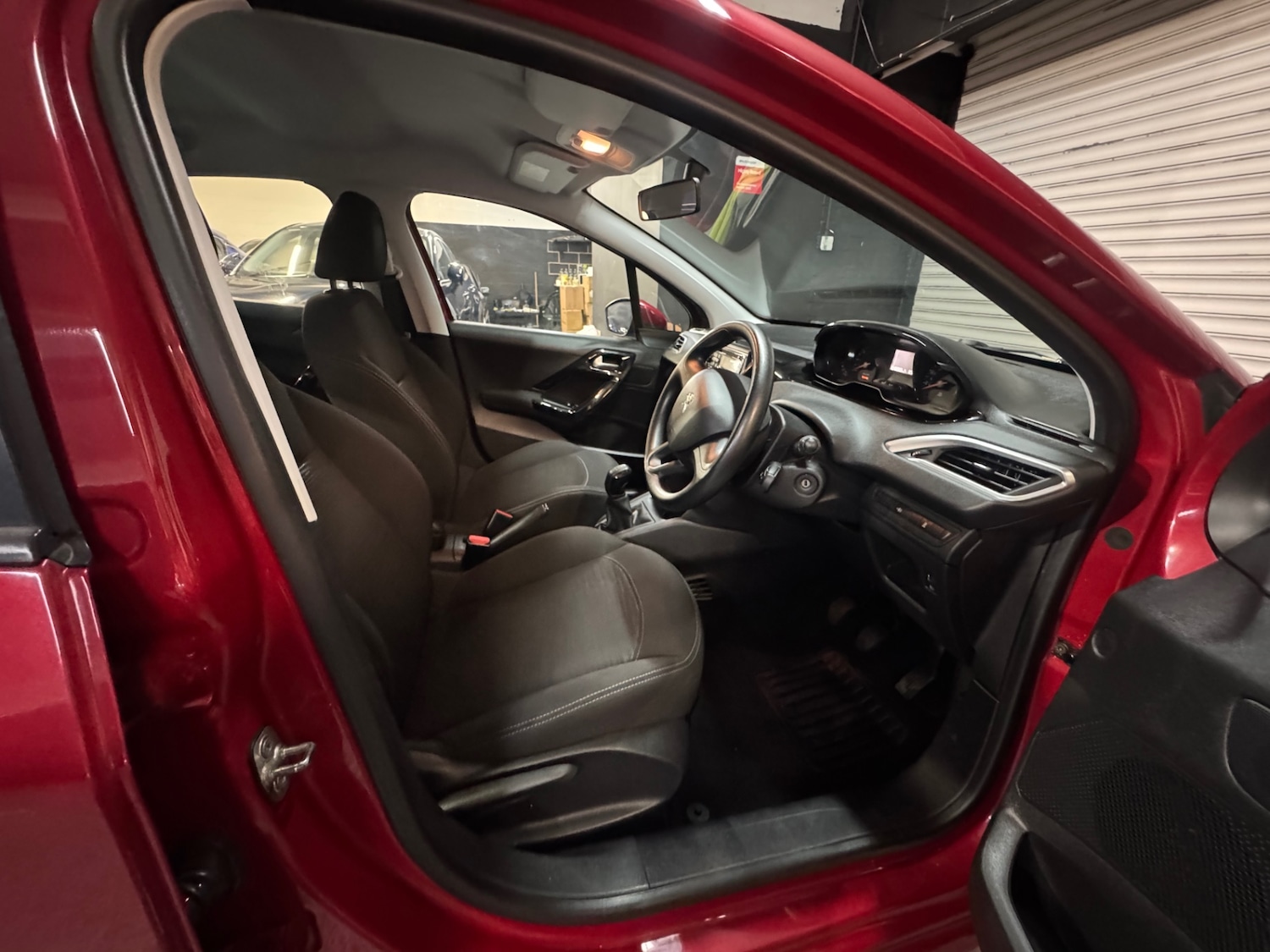 Used Peugeot 208 2014 for sale - 76427863: Photo 28