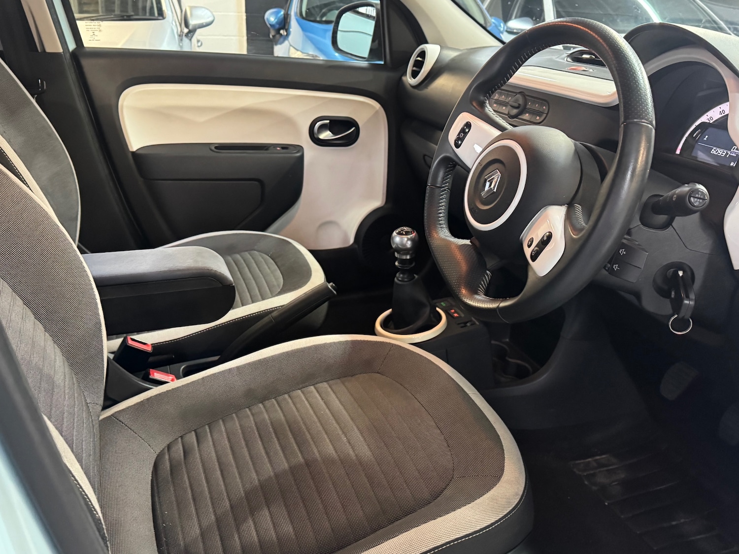 Used Renault Twingo 2015 for sale - 76450043: Photo 8