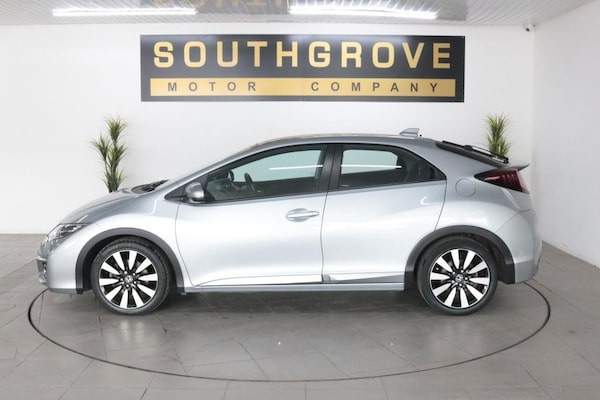 Used Honda Civic 2017 for sale - 76185060: Photo 3