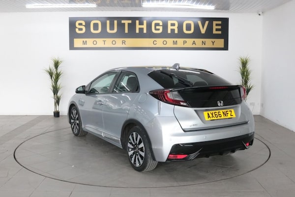 Used Honda Civic 2017 for sale - 76185060: Photo 4
