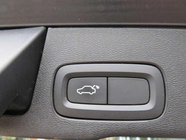 Used Volvo XC60 2018 for sale - 76256611: Photo 29