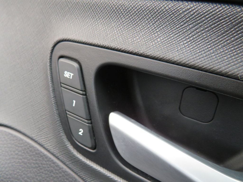 Used Hyundai Santa Fe 2015 for sale - 76367787: Photo 17
