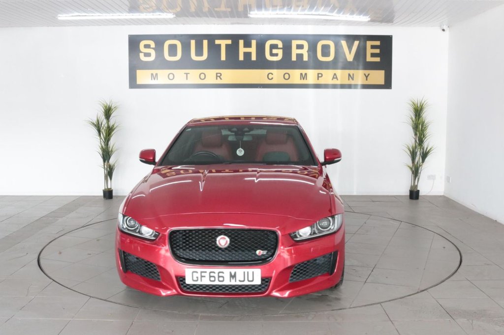 Used Jaguar XE 2016 for sale - 76202533: Photo 2