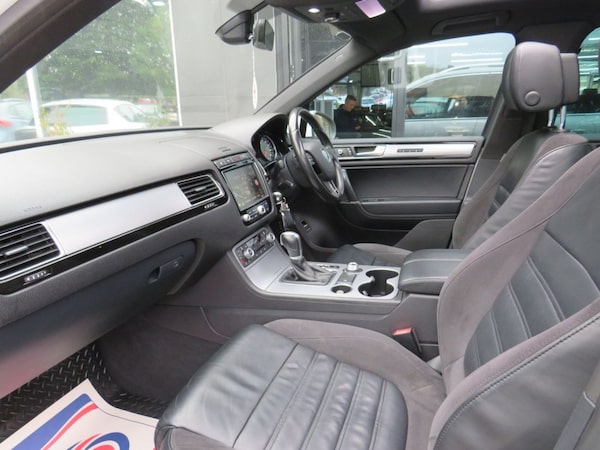 Used Volkswagen Touareg 2017 for sale - 76235492: Photo 32