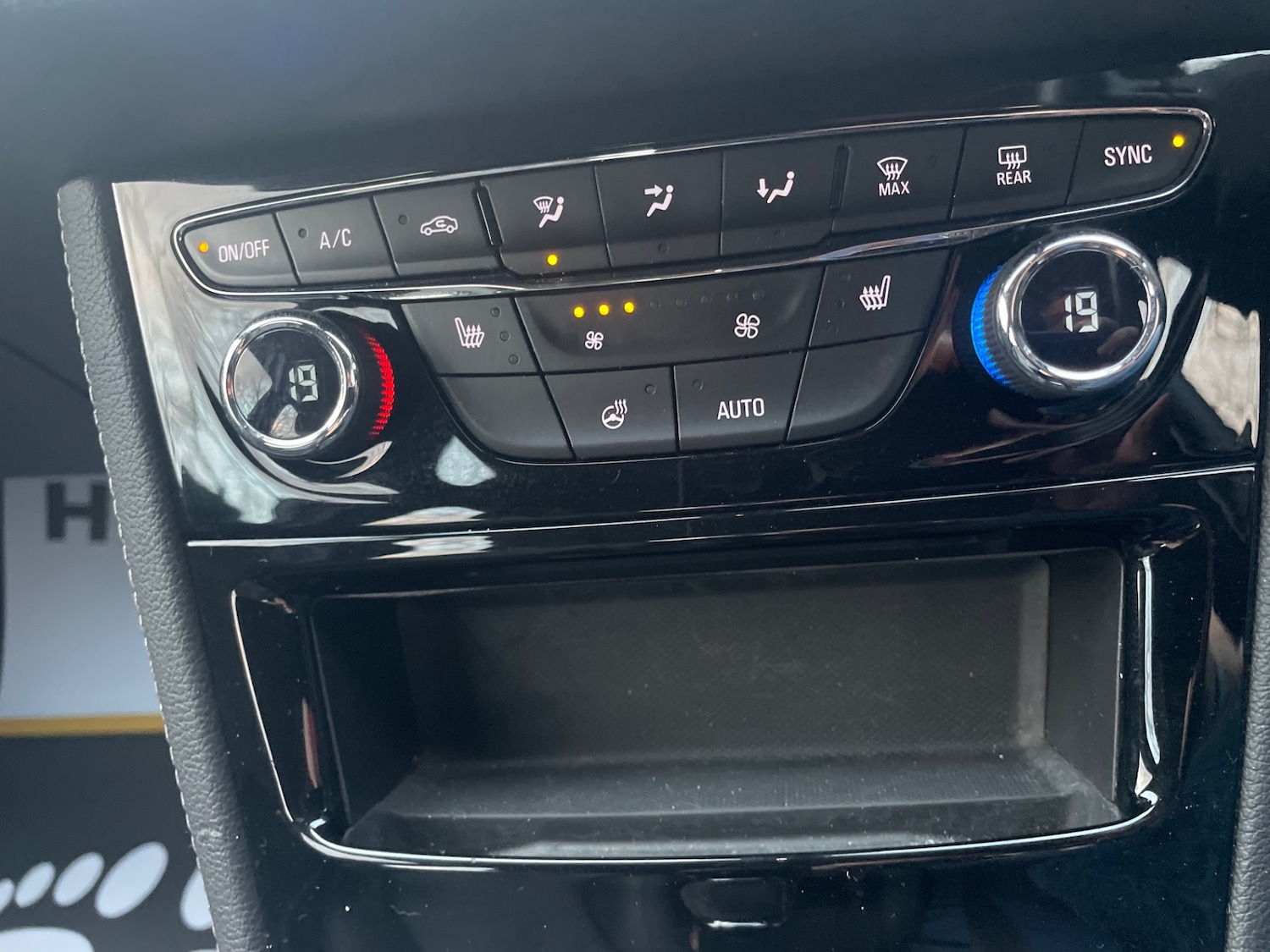 Used Vauxhall Astra 2018 for sale - 78085105: Photo 15