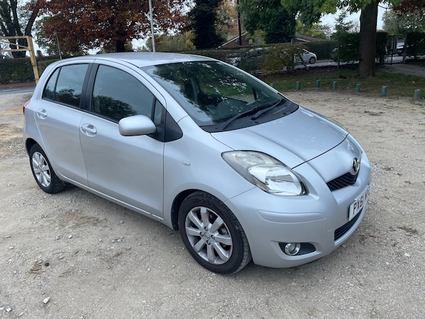 Used Toyota Yaris 2011 for sale - 76232996: Photo 2