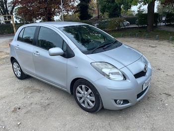 Used Toyota Yaris 2011 for sale - 76232996: Photo 2