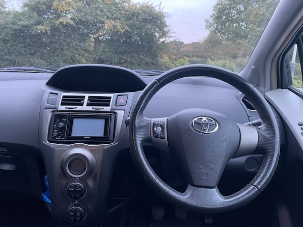 Used Toyota Yaris 2011 for sale - 76232996: Photo 8