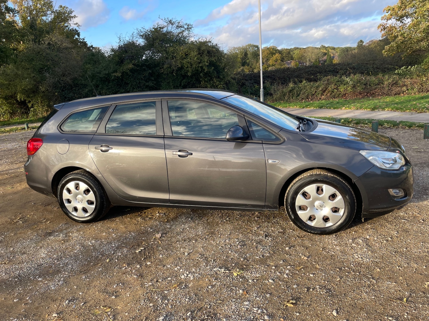 Used Vauxhall Astra 2011 for sale - 76376393: Photo 2