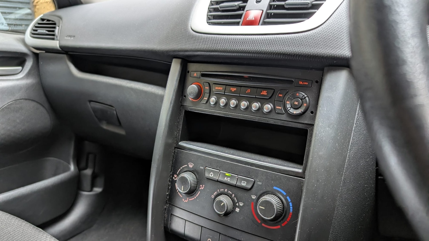 Used Peugeot 207 2010 for sale - 77897268: Photo 22