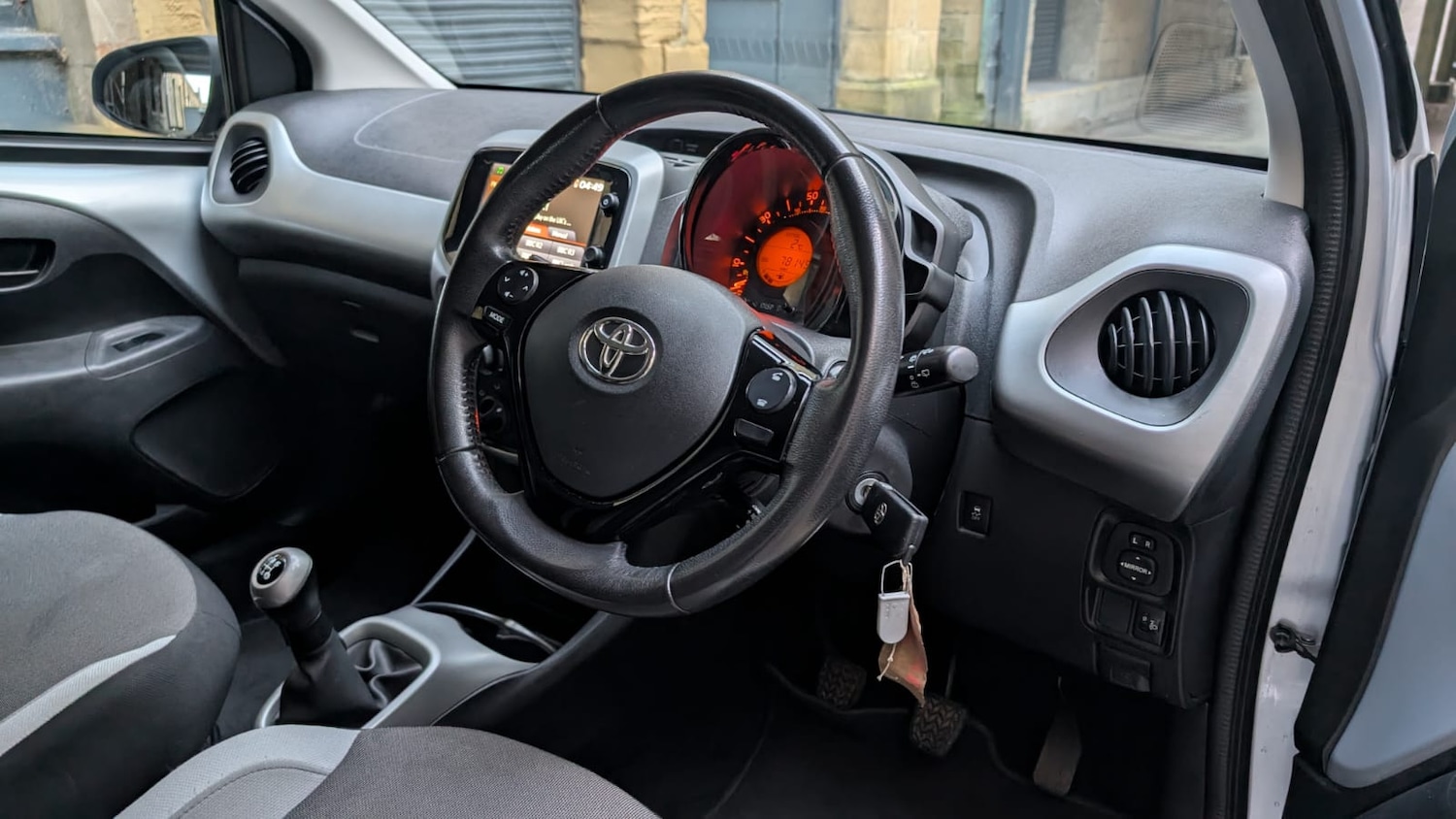 Used Toyota AYGO 2015 for sale - 76652755: Photo 16