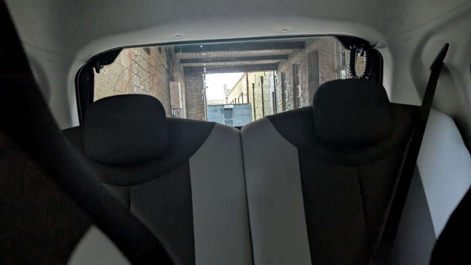 Used Toyota AYGO 2015 for sale - 76652755: Photo 32