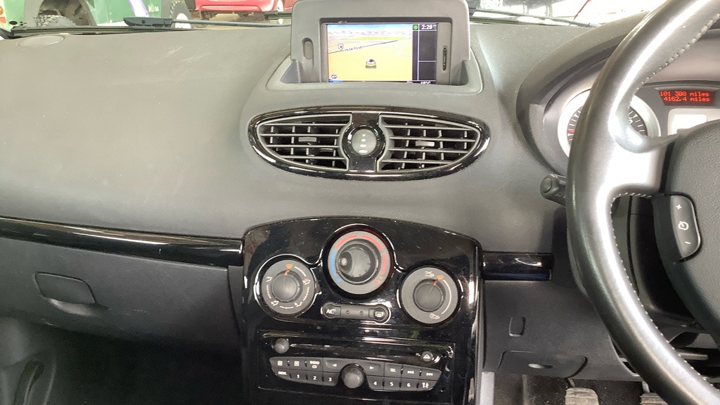 Used Renault Clio 2012 for sale - 77981777: Photo 11