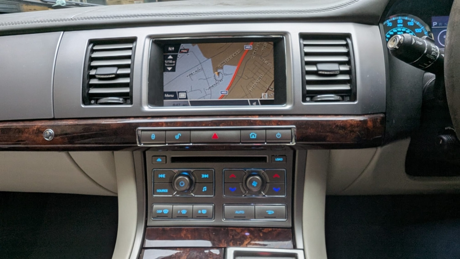 Used Jaguar XF 2011 for sale - 77676871: Photo 23