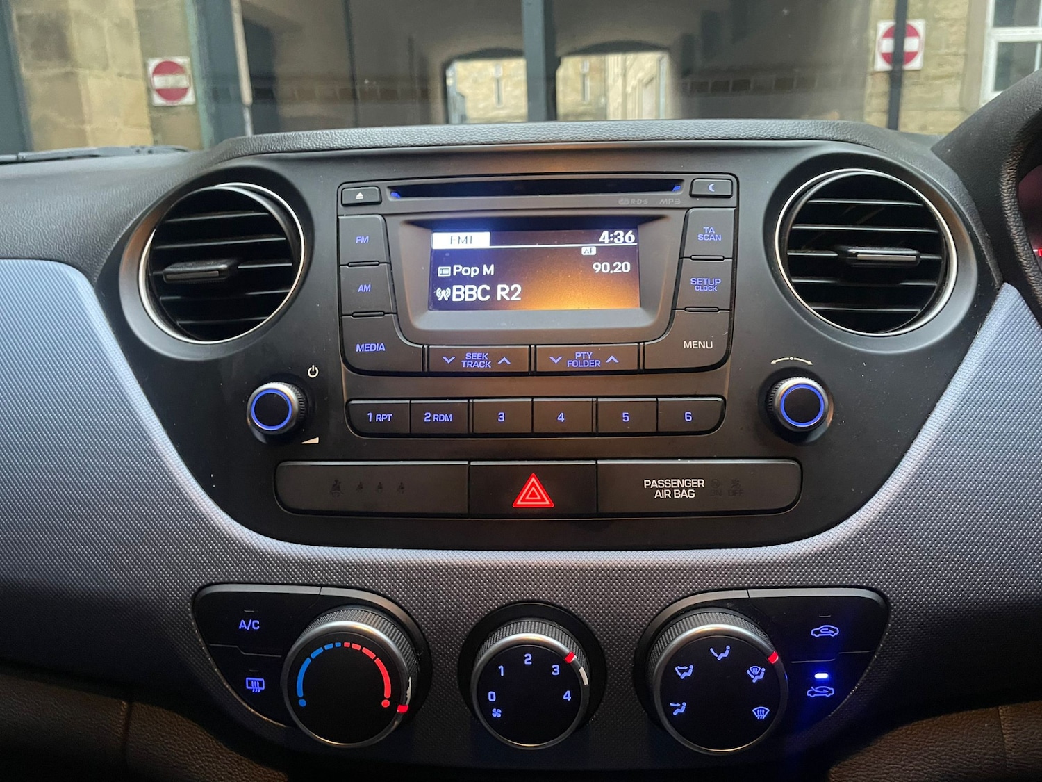 Used Hyundai i10 2015 for sale - 77504688: Photo 23