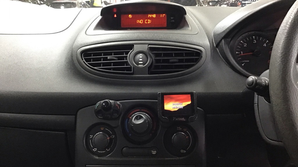 Used Renault Clio 2010 for sale - 76379252: Photo 11