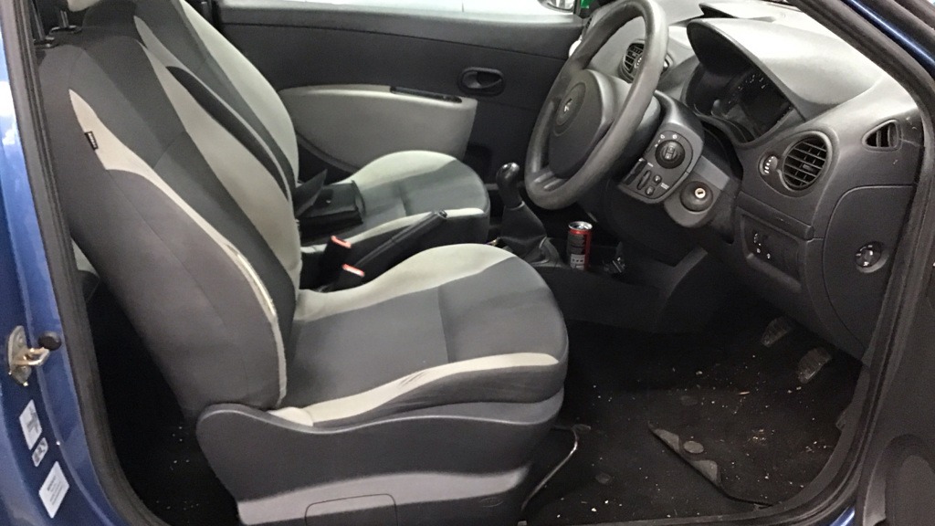 Used Renault Clio 2010 for sale - 76379252: Photo 9