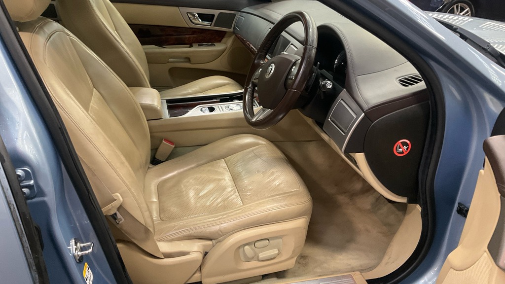 Used Jaguar XF 2009 for sale - 76626773: Photo 8