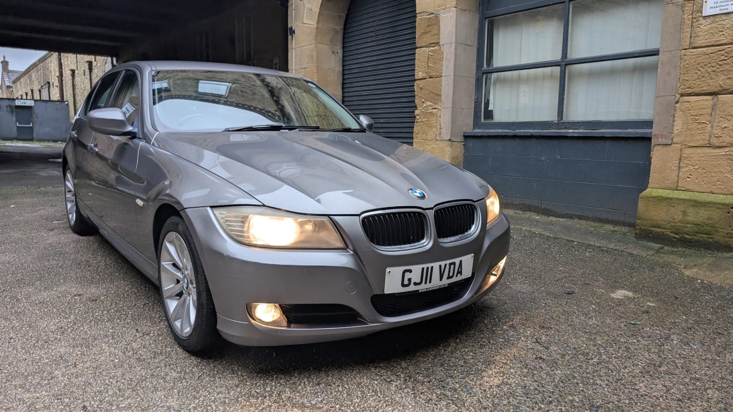 Used BMW 3 Series 2011 for sale - 76854725: Photo 2