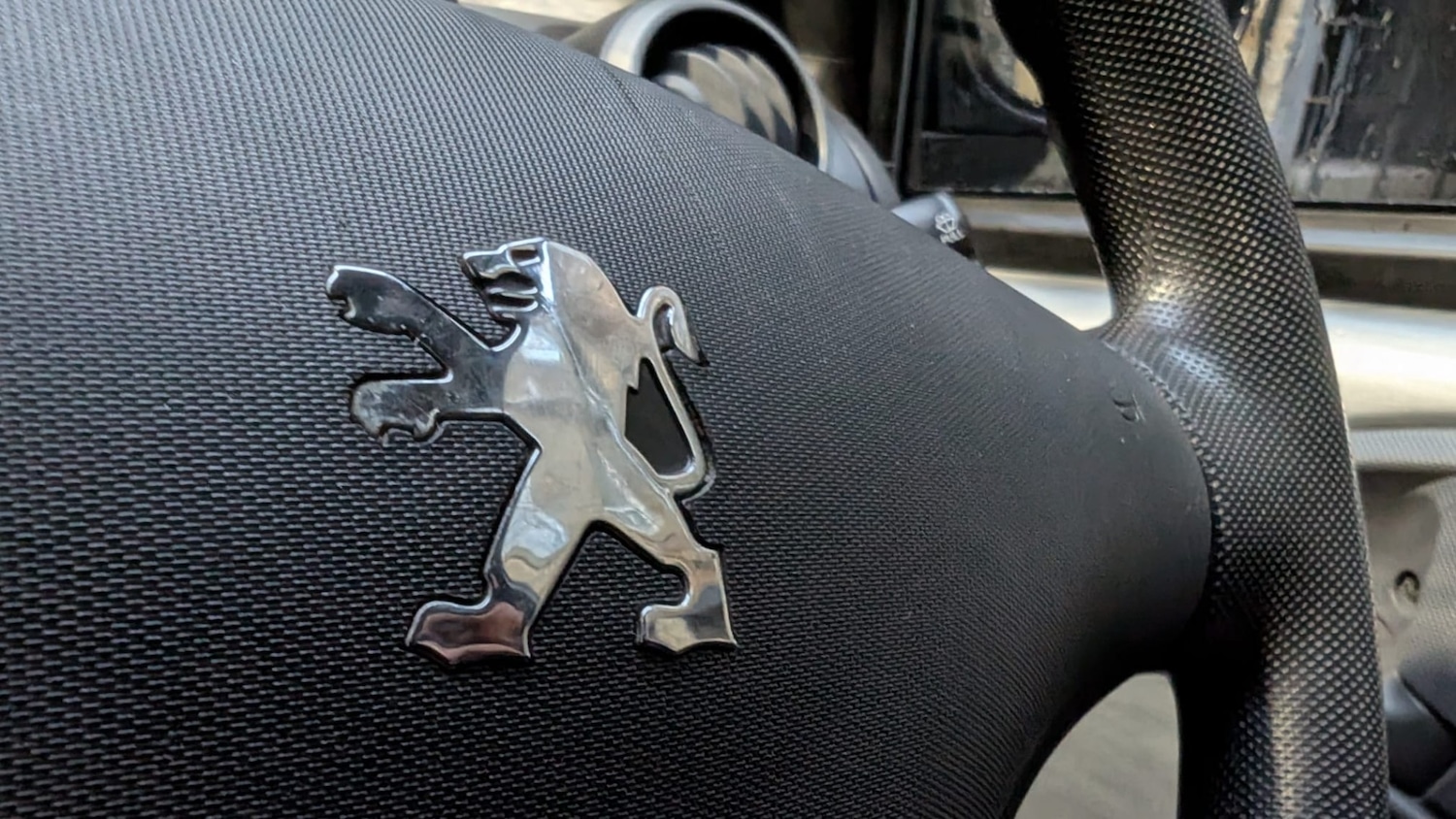 Used Peugeot 107 2011 for sale - 77137178: Photo 32