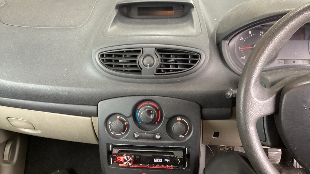 Used Renault Clio 2006 for sale - 77965779: Photo 10