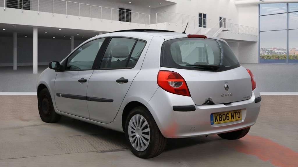 Used Renault Clio 2006 for sale - 77965779: Photo 3