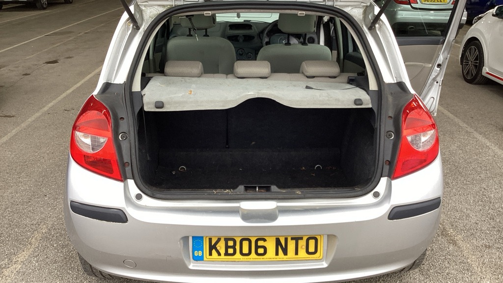 Used Renault Clio 2006 for sale - 77965779: Photo 7