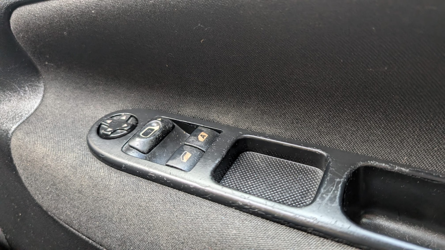 Used Peugeot 207 2011 for sale - 77651734: Photo 27